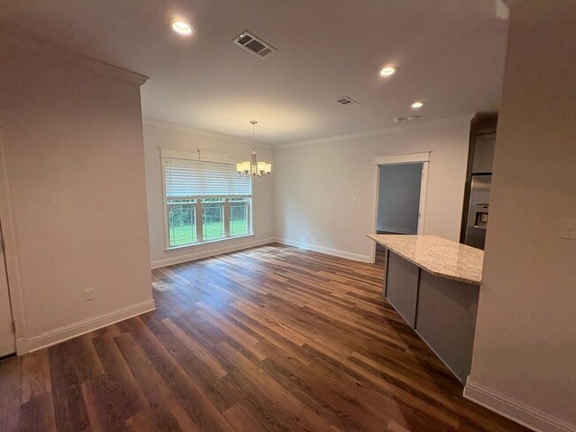Building Photo - Beaultiful 3 bed 2 bath home in Long Beach