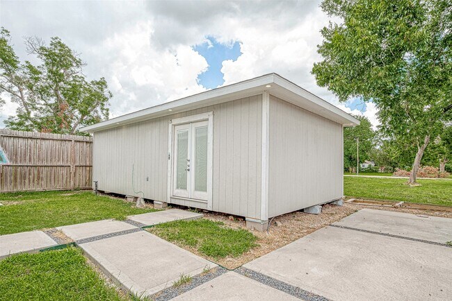 Building Photo - 3014 Delia St