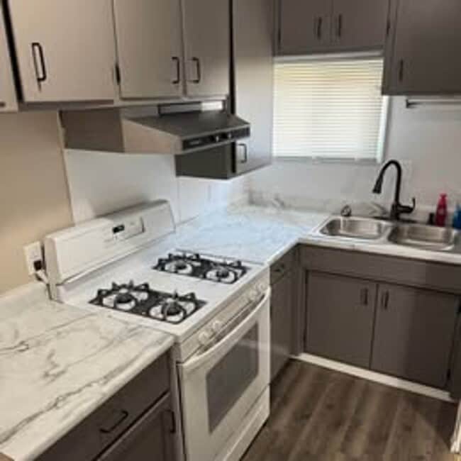 Building Photo - 2 Bedroom House for Rent