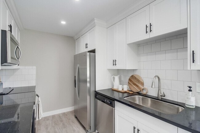 Floorplan - THE POINTE - JUST RENOVATED! Luxurious Community, W/D In Unit