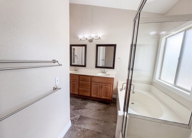 Building Photo - 3630 Vanderbilt Dr