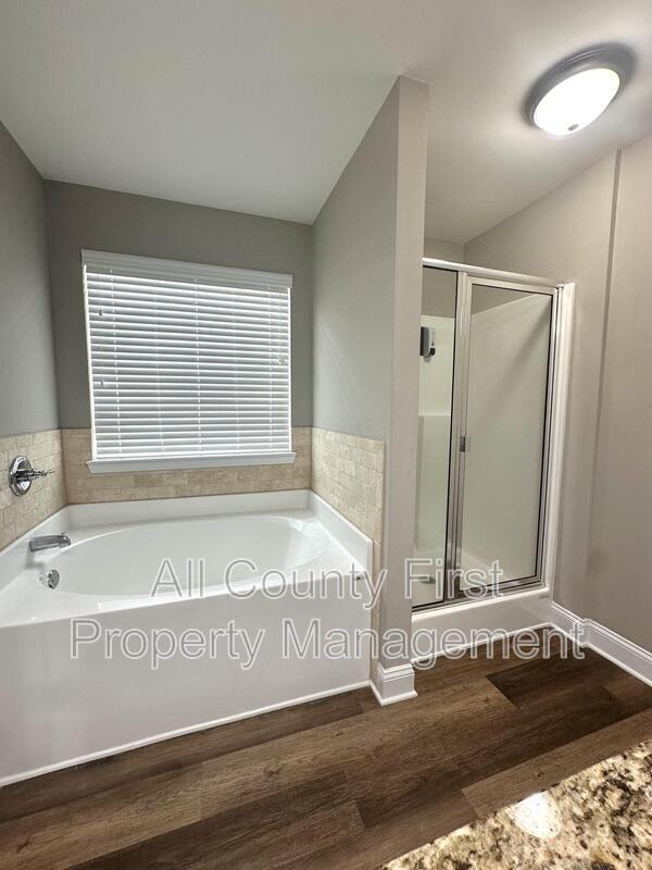 Building Photo - 553 Sprayberry Dr