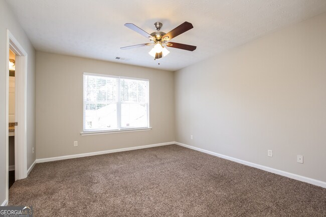 Building Photo - 1204 W Oaks Way