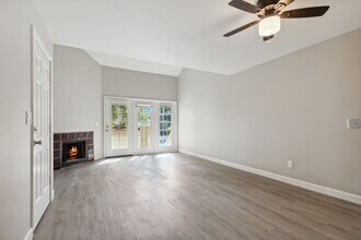 Building Photo - DOWNTOWN MESA APARTMENT!