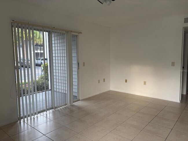 Building Photo - 1218 Bermuda Lakes Ln