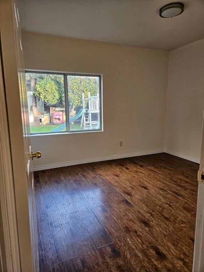 Building Photo - 1408 N Willowbrook Ave