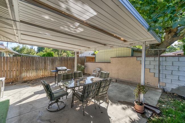 Building Photo - 1490 Foster Dr