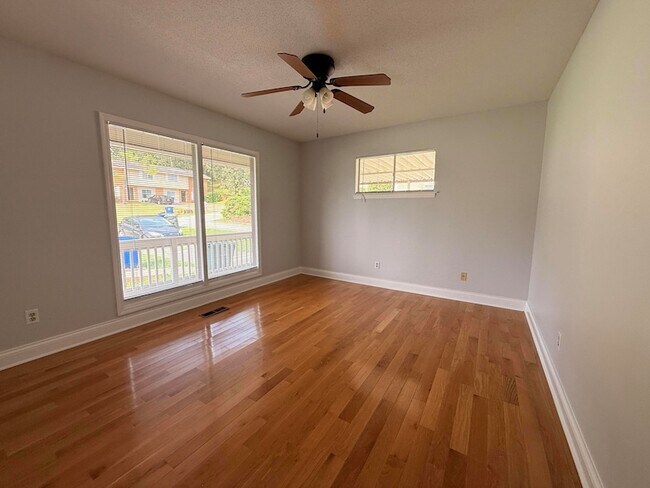 Building Photo - 7156 Holland Ln