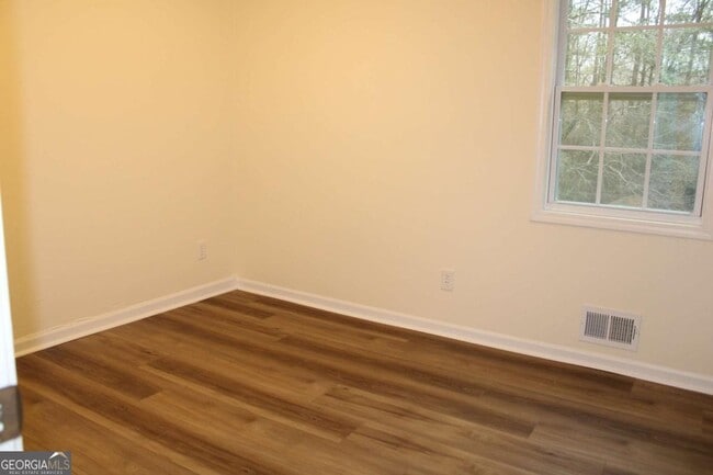 Building Photo - 135 Omega Dr