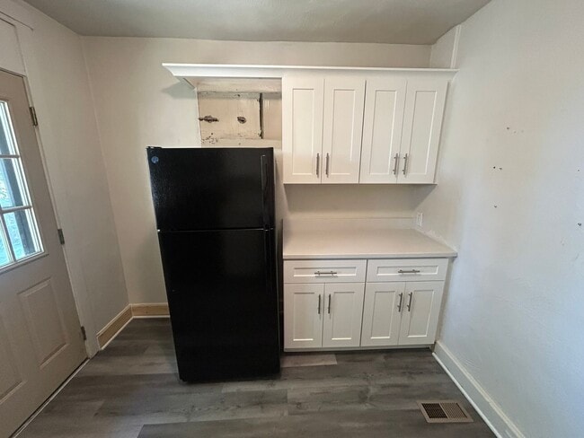 Building Photo - Charming 3 Bedroom Townhome with a Spaciou...