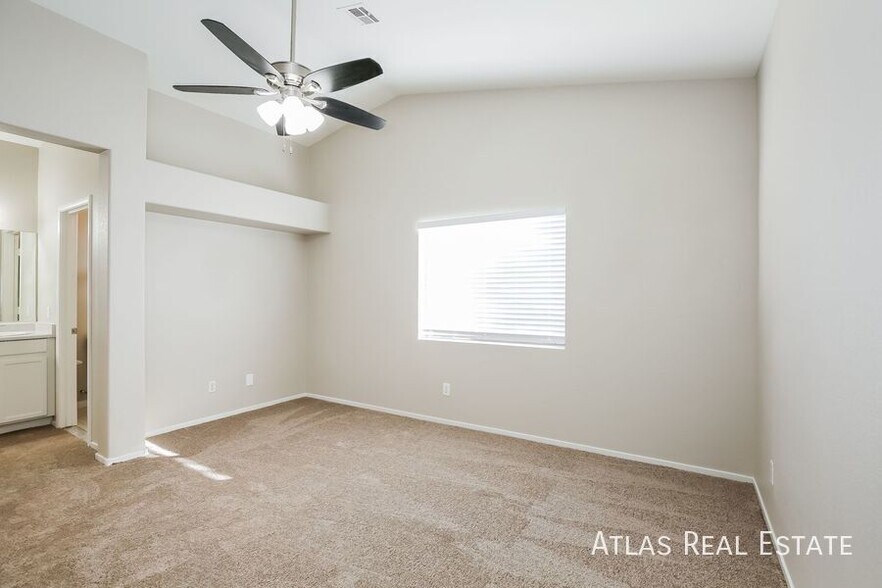 Building Photo - 4367 Sunrise Shores Ave