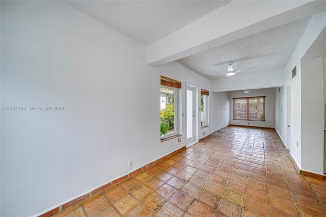 Building Photo - 104 Santander Ave