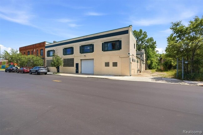 Building Photo - 436 E Milwaukee Ave