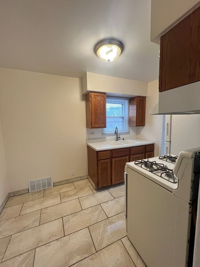 Building Photo - 192 N Smith St