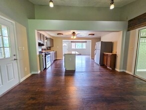 Building Photo - 151 Mahoning Dr