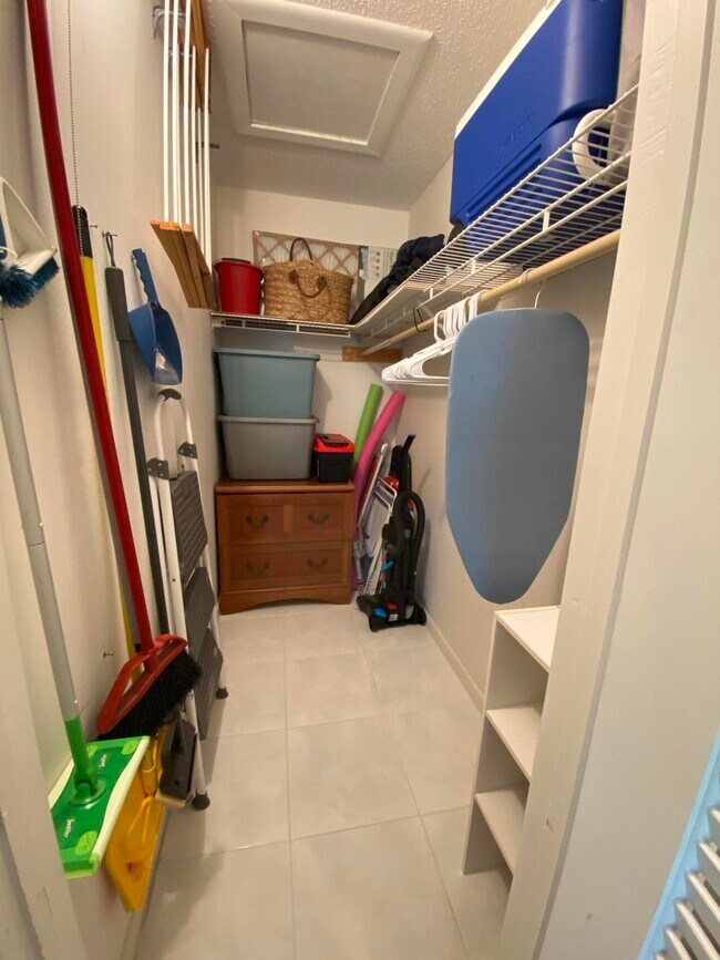 Building Photo - 72 Newport D