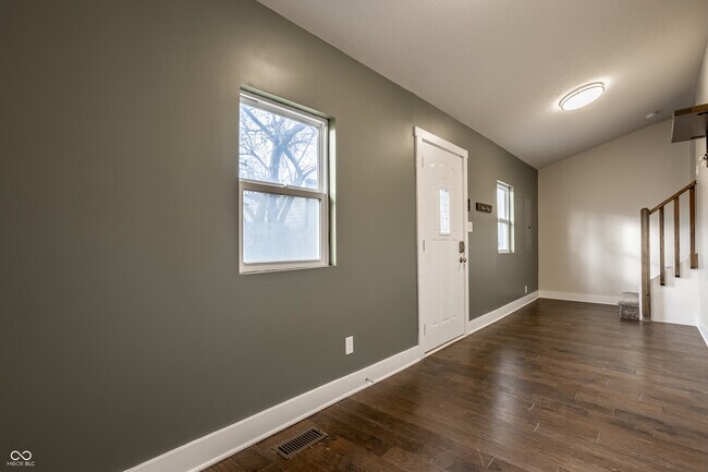 Building Photo - 421 E Morris St