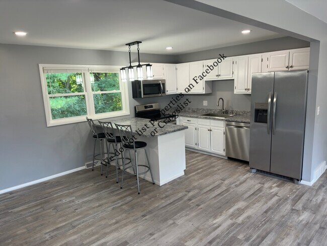 Building Photo - 13 Pawling St