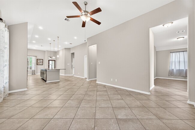 Building Photo - 24527 Royal Pike Dr