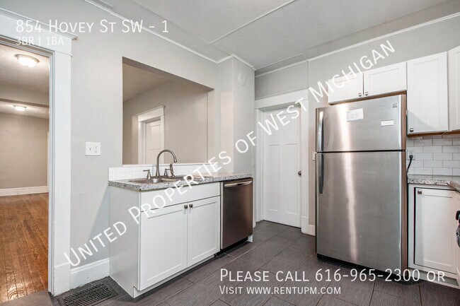 Building Photo - 854 Hovey St SW