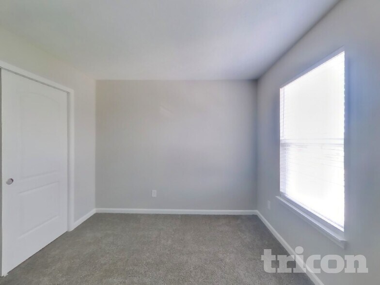 Building Photo - 6250 Emerald Field Way