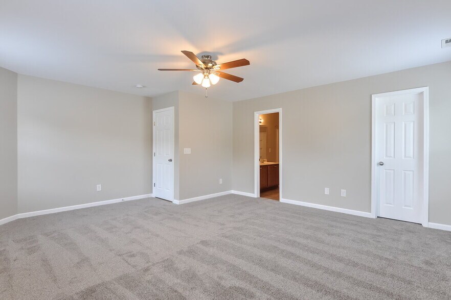 Building Photo - 273 Woodcreek Ln