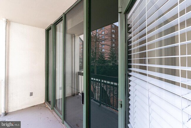 Building Photo - 955 26th St NW