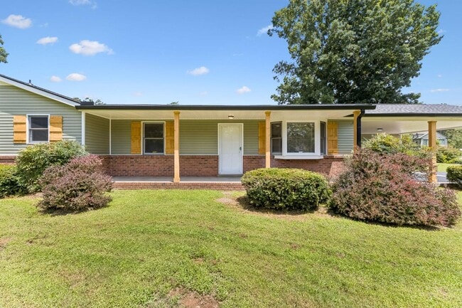 Building Photo - 1001 Lakeside Dr