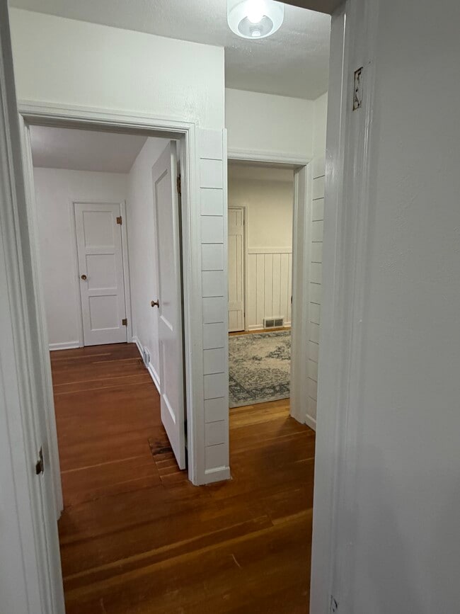 Building Photo - 181 W Custer Ave