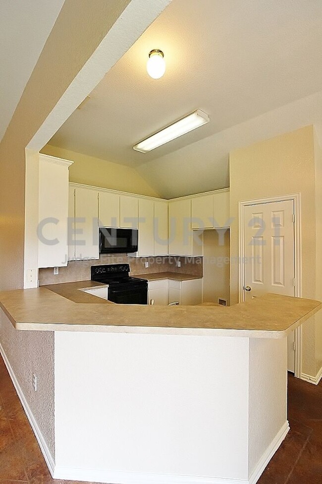 Building Photo - 302 Aspen Ct W