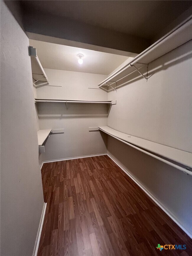 Building Photo - 2104 Terrace Dr