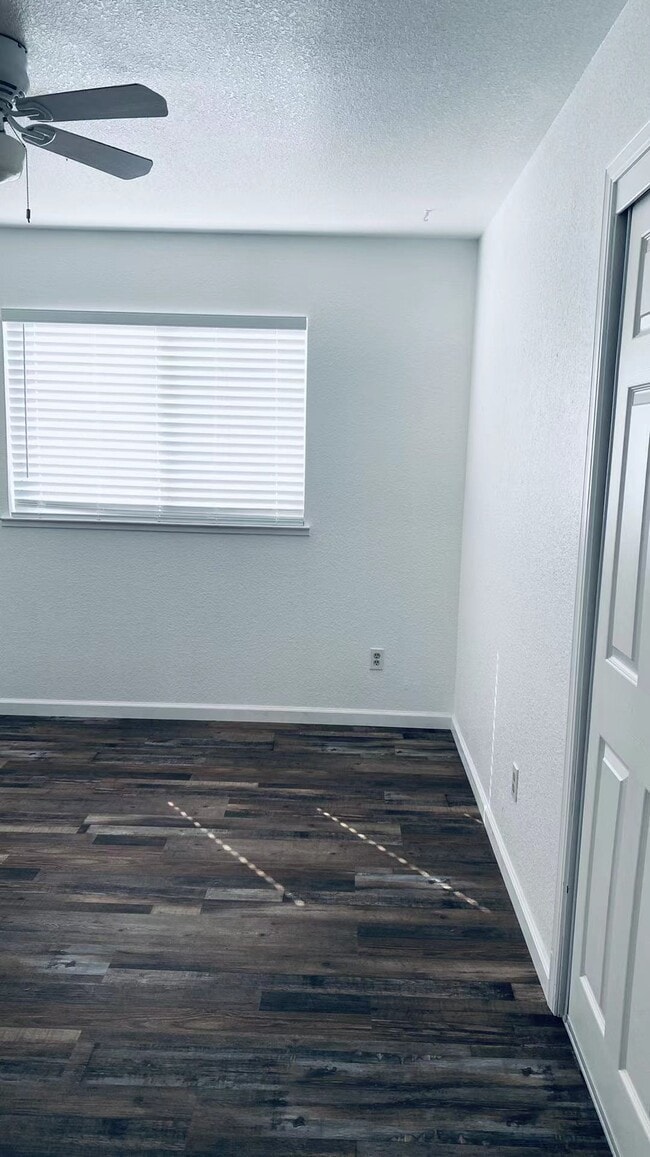 Building Photo - 711 Sandpiper Ln