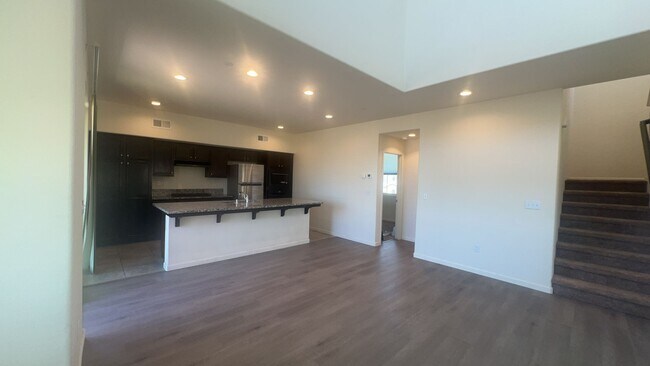 Building Photo - 166 Barker Ln