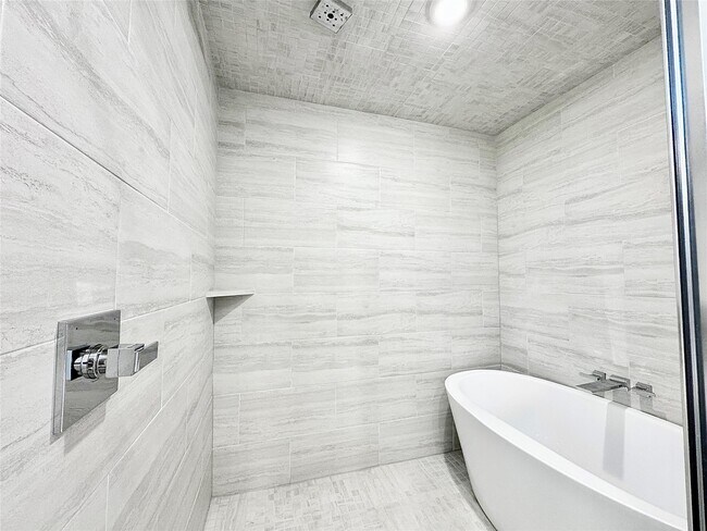 Building Photo - 5815 Fairdale Ln