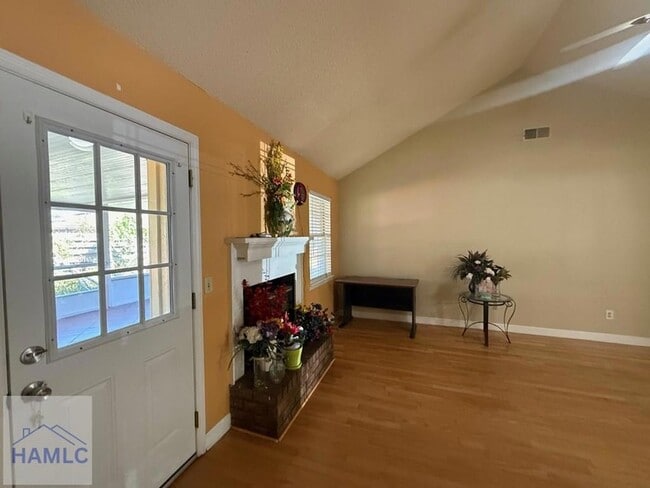 Building Photo - 703 Tray Ct
