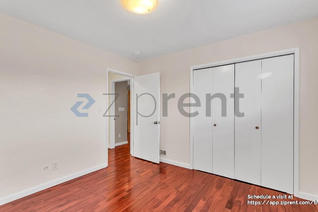 Building Photo - 341 Malcolm Ave