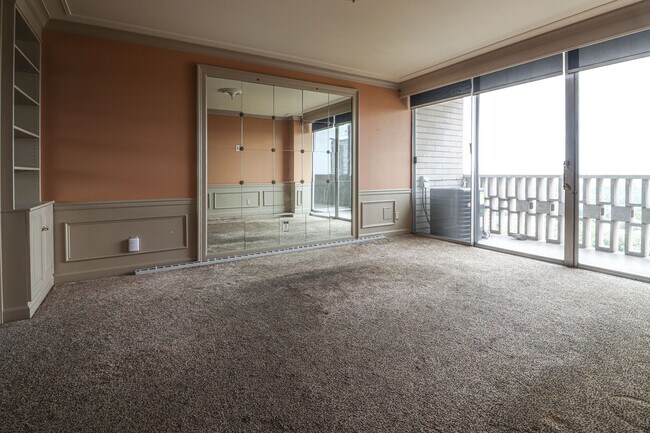 Building Photo - Liberty Towers condo