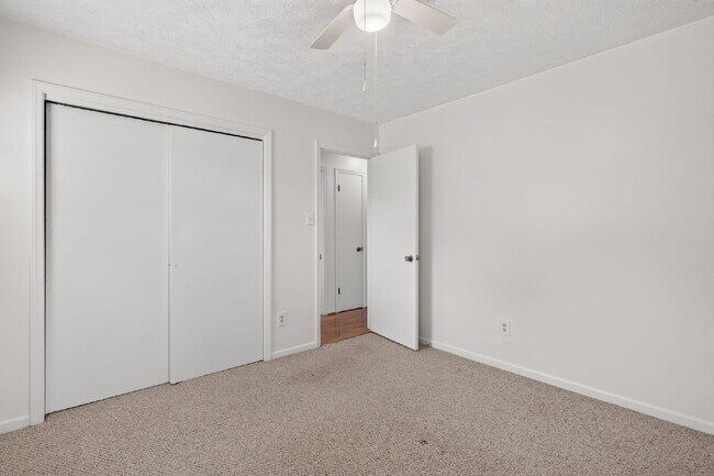 Building Photo - "Charming 3-Bed Home with Gleaming Hardwood Floors in Hope Mills!"