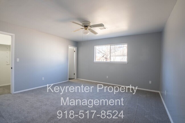 Building Photo - 4 Bedroom Home Available For Immediate Move In!!