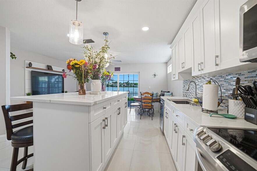 Building Photo - 6466 Buena Vista Dr