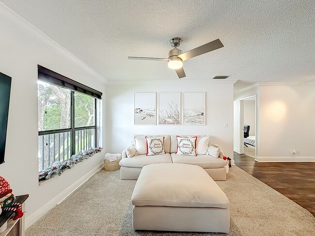 Building Photo - Gorgeous 3 bedroom Corner Unit with Lake view in Coconut Creek