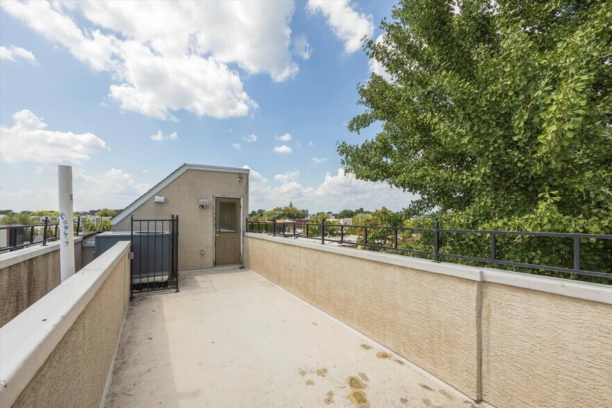 Building Photo - 2001 N Cleveland St