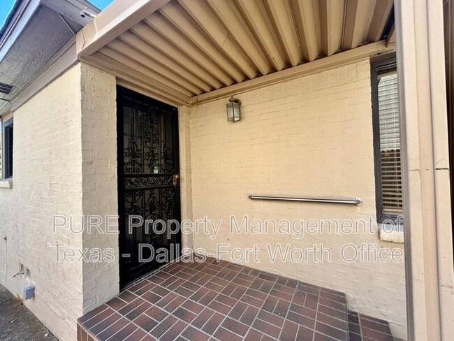 Building Photo - 5721 El Campo Ave