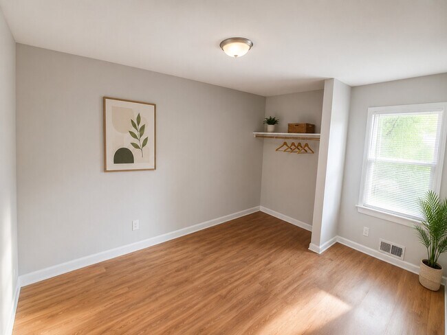 Building Photo - 164 Woodlake Manor Dr