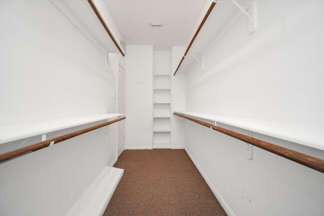 Building Photo - 1137 W 24th St