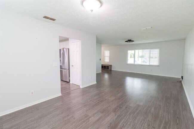 Building Photo - 603 Angelica Pl