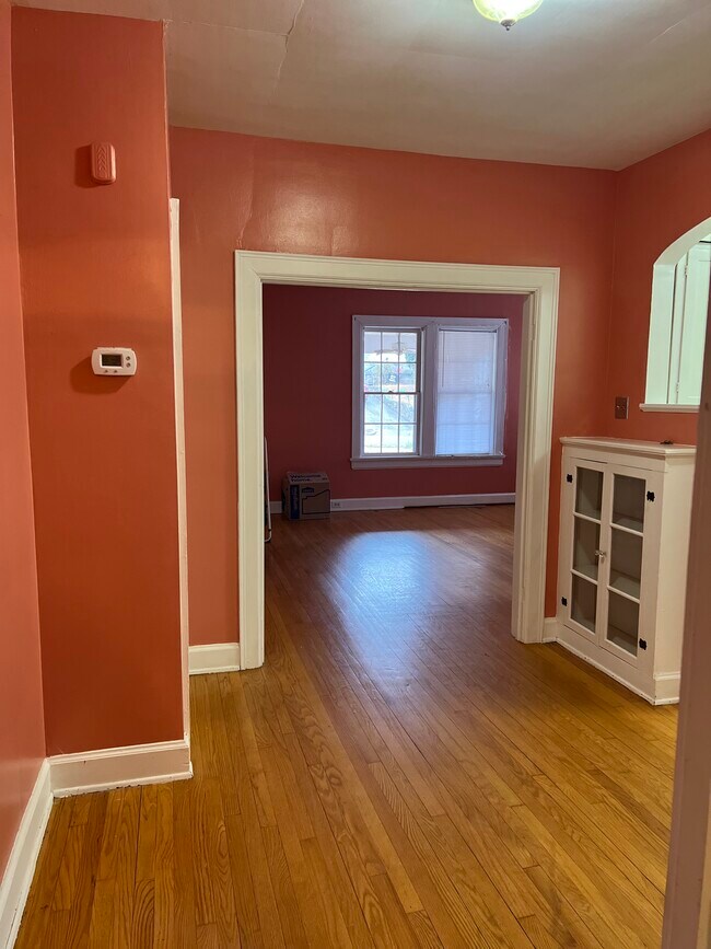 Building Photo - 815 W Johnson St