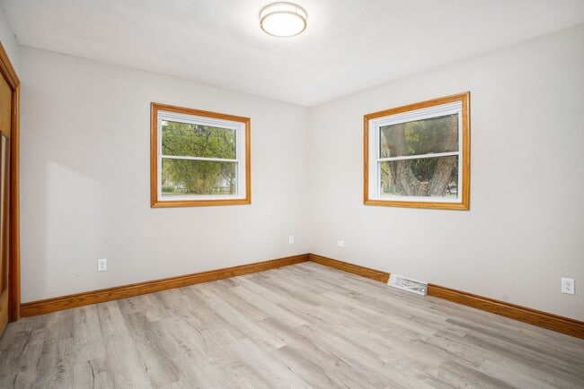 Building Photo - Beautiful Remodeled 3/1 home with large yard! - Ask about our Deposit Free Leasing opportunity!