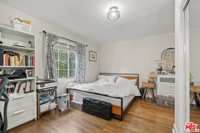 Building Photo - 962 S Plymouth Blvd