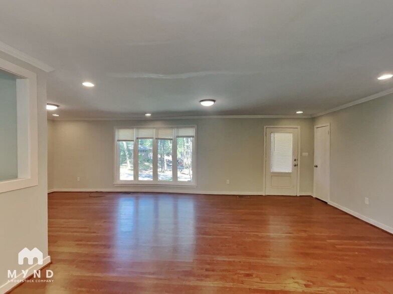 Building Photo - 724 Park Ln